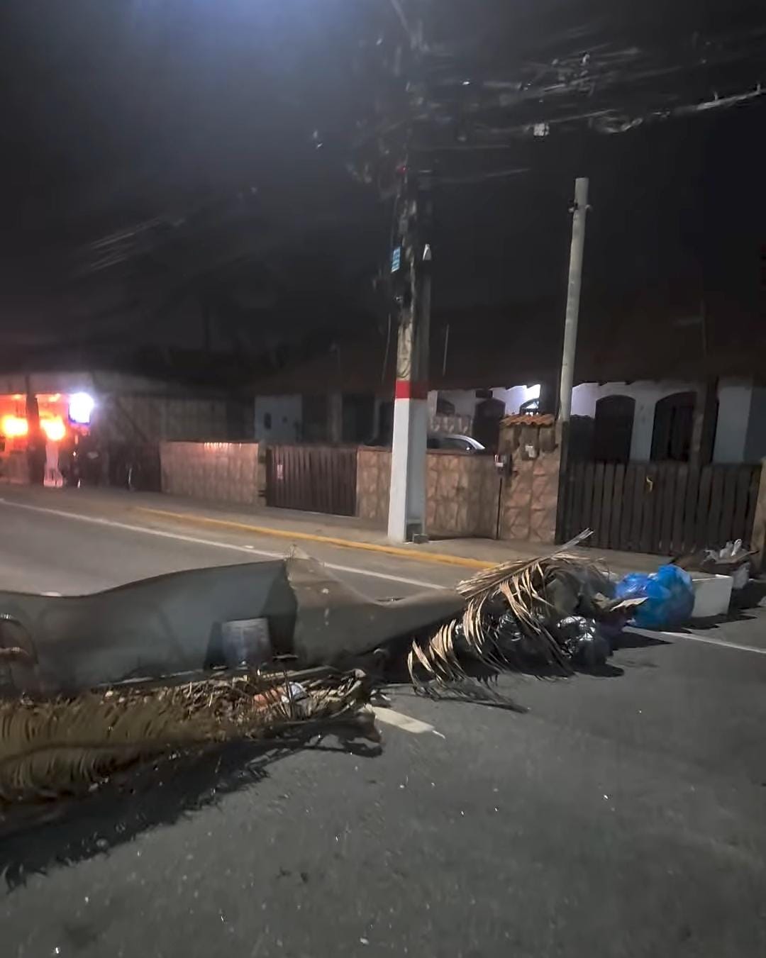 Moradores de Guaratiba Protestam contra Enel.