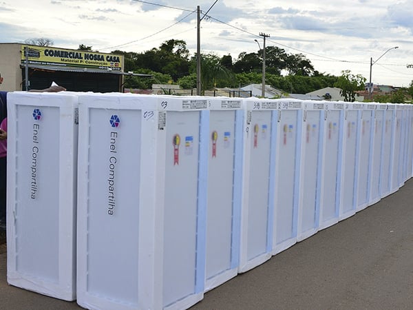 Enel troca geladeiras antigas de graça; saiba como participar